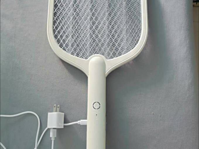 夏日驅(qū)蚊利器 一款好用的電蚊拍開箱體驗